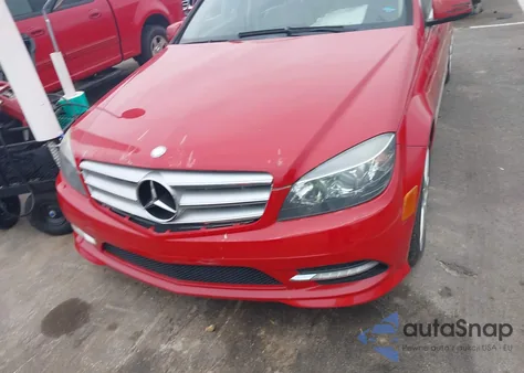 2011 Mercedes-Benz C 300 Sport z USA, uszkodzony, nr VIN WDDGF5EB0BR184364
